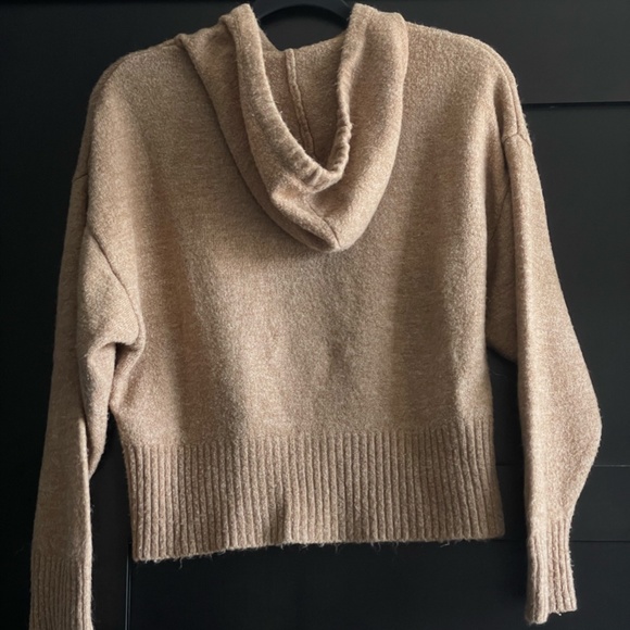 H&M sweater - Picture 2 of 2